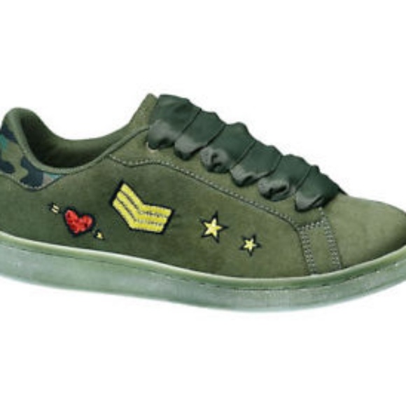 graceland shoes wholesale